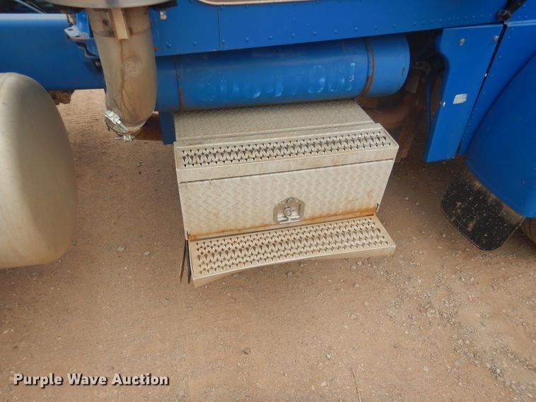 image for item DG0230 2005 Peterbilt 379 semi truck