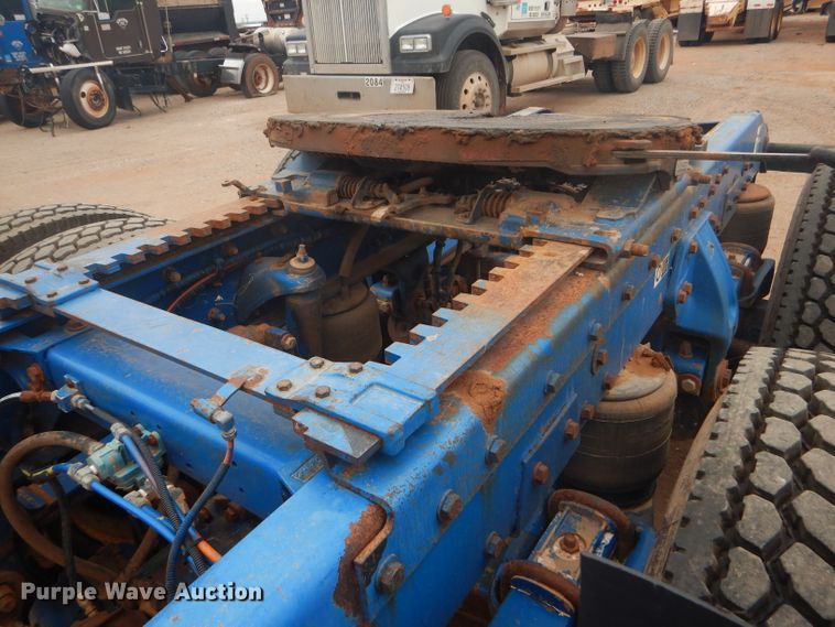 image for item DG0230 2005 Peterbilt 379 semi truck