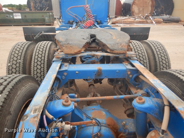 image for item DG0230 2005 Peterbilt 379 semi truck