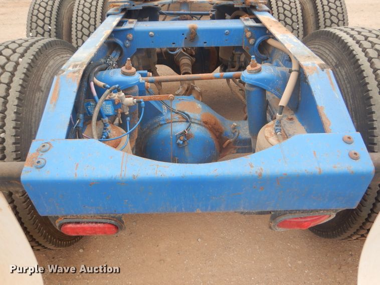 image for item DG0230 2005 Peterbilt 379 semi truck