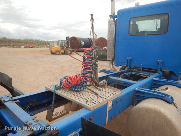 image for item DG0230 2005 Peterbilt 379 semi truck