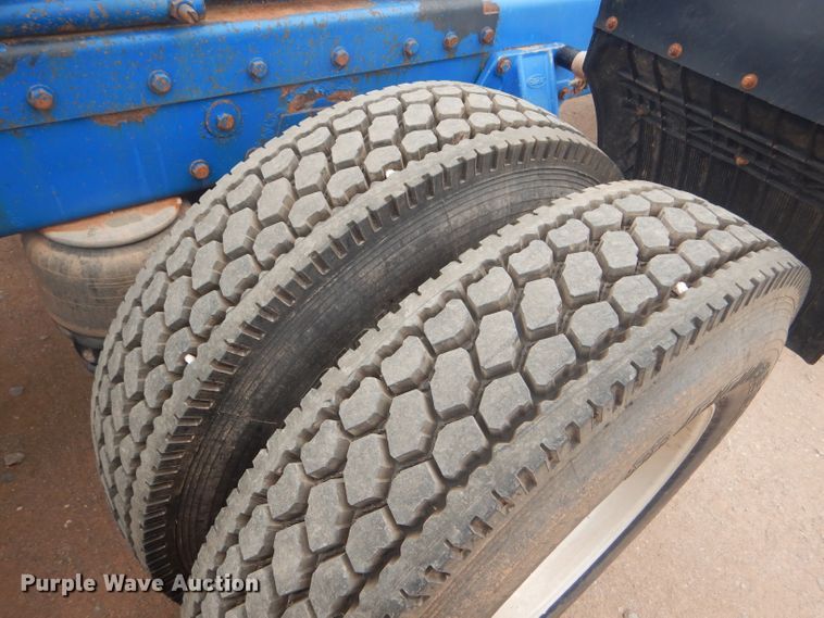 image for item DG0230 2005 Peterbilt 379 semi truck