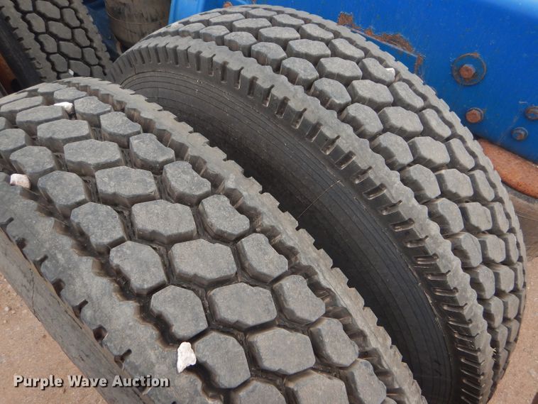 image for item DG0230 2005 Peterbilt 379 semi truck