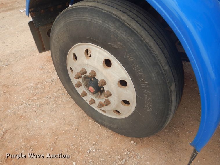 image for item DG0230 2005 Peterbilt 379 semi truck