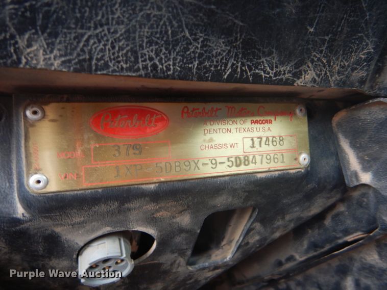 image for item DG0230 2005 Peterbilt 379 semi truck