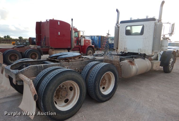 image for item DG0231 2005 Peterbilt 379 semi truck