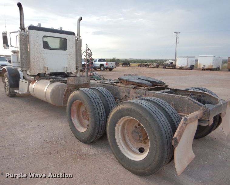 image for item DG0231 2005 Peterbilt 379 semi truck