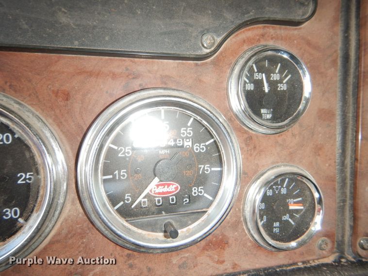 image for item DG0231 2005 Peterbilt 379 semi truck