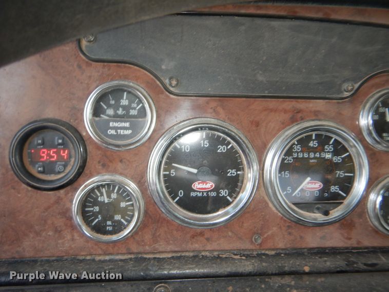 image for item DG0231 2005 Peterbilt 379 semi truck