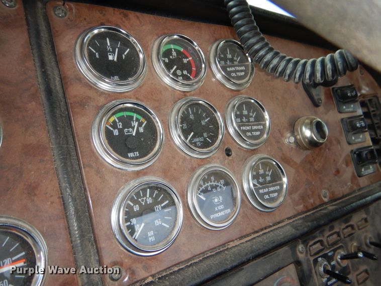 image for item DG0231 2005 Peterbilt 379 semi truck