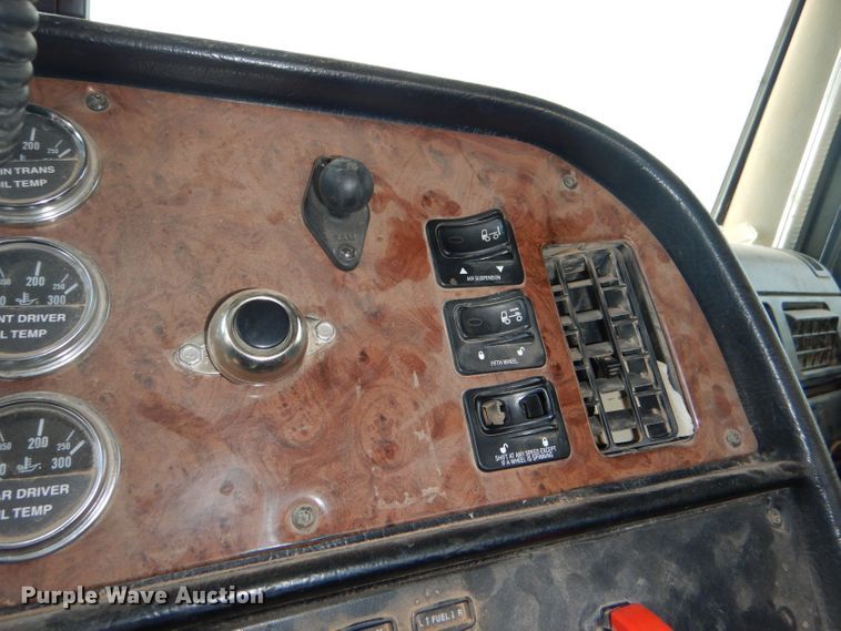 image for item DG0231 2005 Peterbilt 379 semi truck