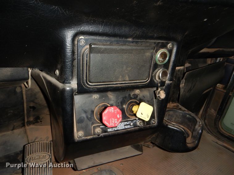 image for item DG0231 2005 Peterbilt 379 semi truck