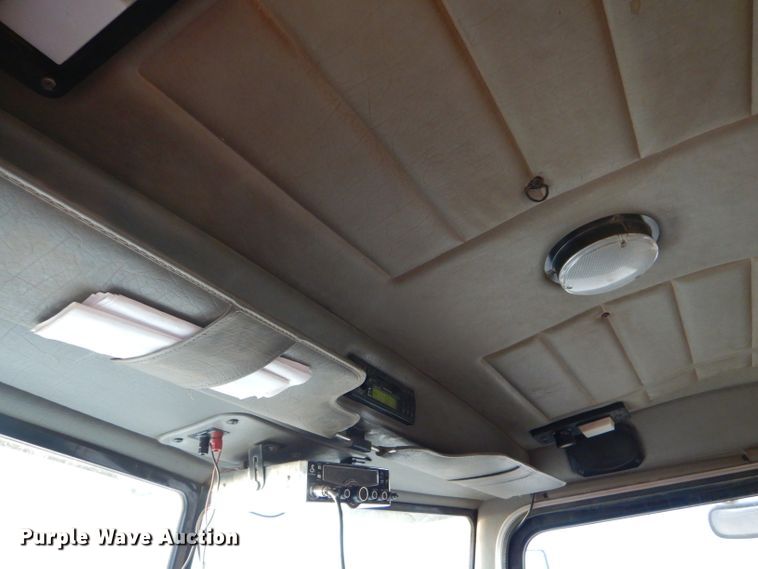 image for item DG0231 2005 Peterbilt 379 semi truck