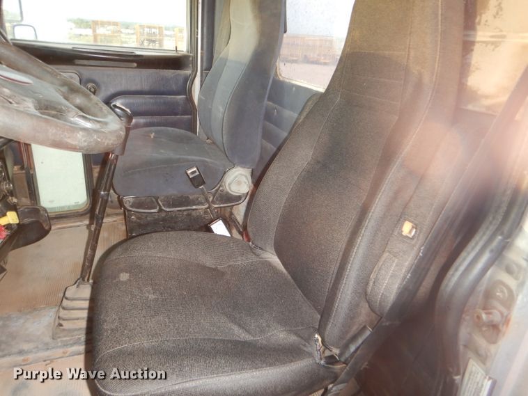 image for item DG0231 2005 Peterbilt 379 semi truck