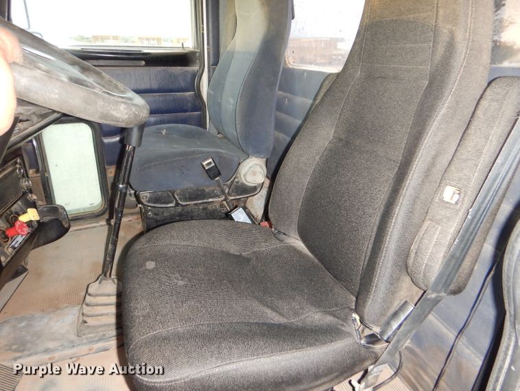 image for item DG0231 2005 Peterbilt 379 semi truck