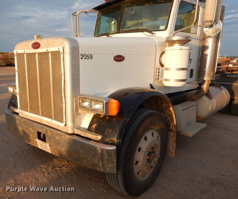image for item DG0231 2005 Peterbilt 379 semi truck