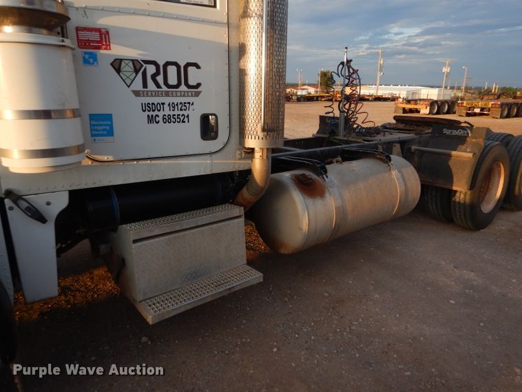 image for item DG0231 2005 Peterbilt 379 semi truck