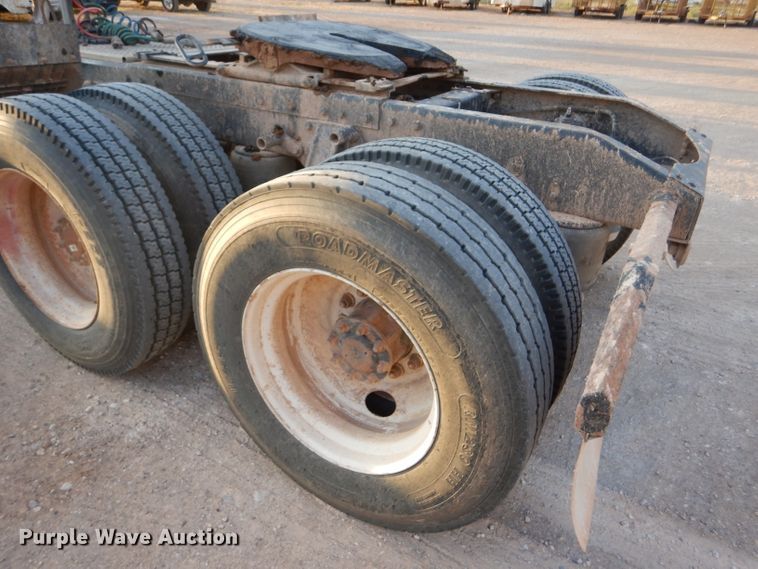 image for item DG0231 2005 Peterbilt 379 semi truck