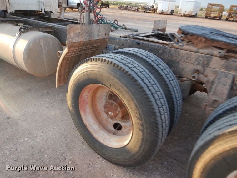 image for item DG0231 2005 Peterbilt 379 semi truck