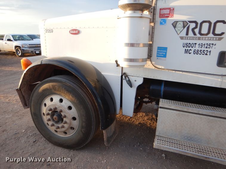 image for item DG0231 2005 Peterbilt 379 semi truck