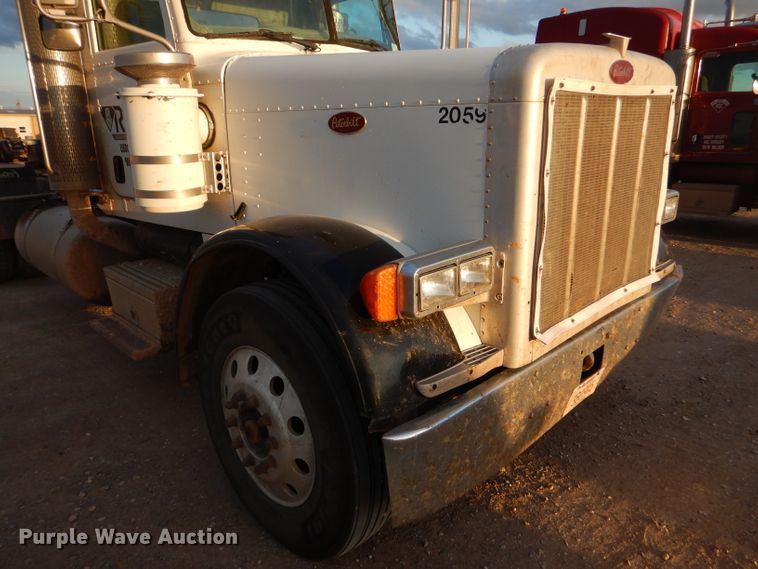 image for item DG0231 2005 Peterbilt 379 semi truck