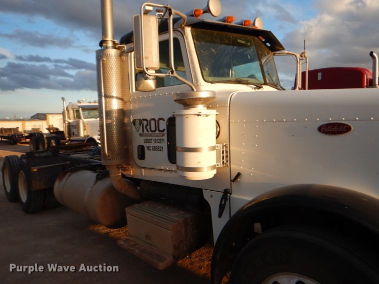 image for item DG0231 2005 Peterbilt 379 semi truck