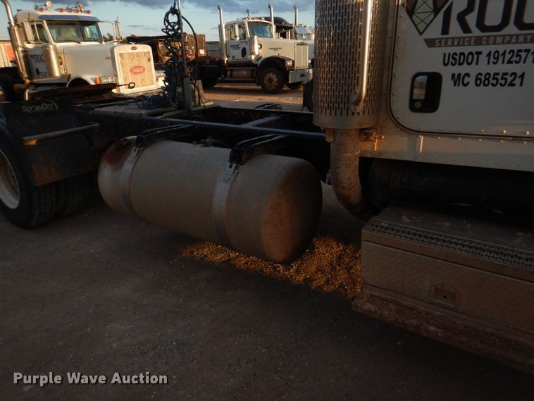 image for item DG0231 2005 Peterbilt 379 semi truck