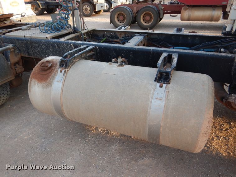 image for item DG0231 2005 Peterbilt 379 semi truck