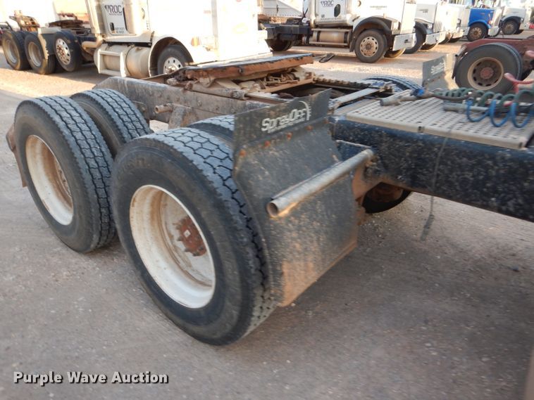 image for item DG0231 2005 Peterbilt 379 semi truck