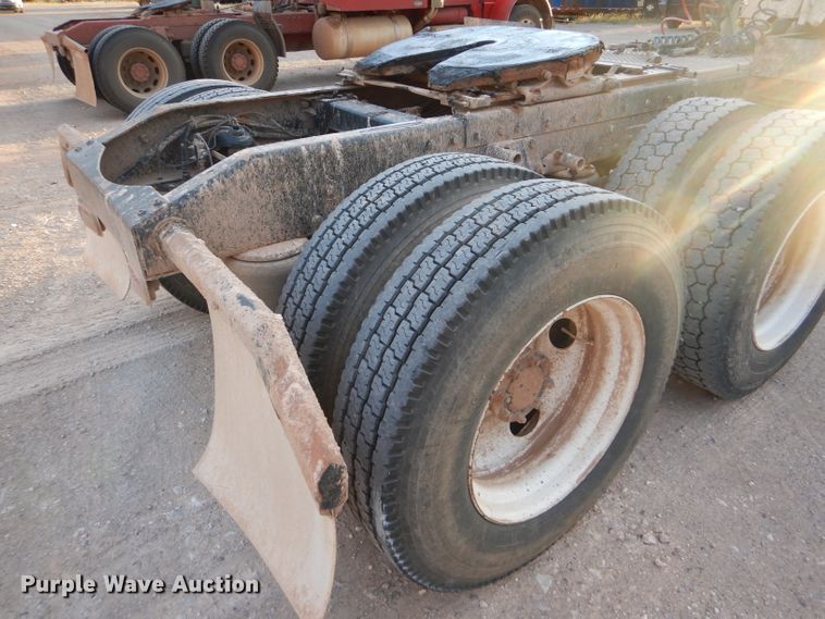 image for item DG0231 2005 Peterbilt 379 semi truck