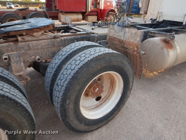 image for item DG0231 2005 Peterbilt 379 semi truck