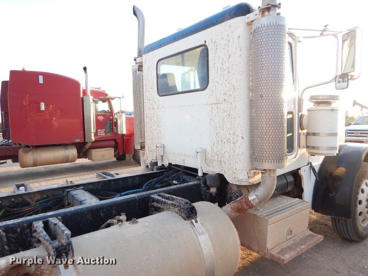 image for item DG0231 2005 Peterbilt 379 semi truck