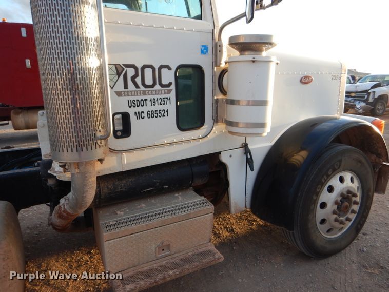 image for item DG0231 2005 Peterbilt 379 semi truck