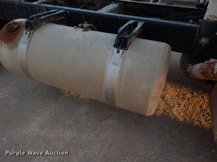 image for item DG0231 2005 Peterbilt 379 semi truck