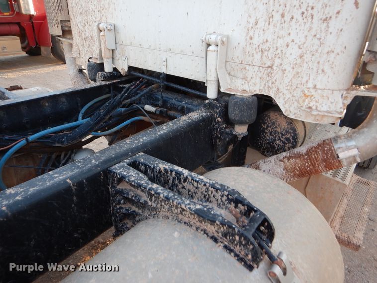 image for item DG0231 2005 Peterbilt 379 semi truck