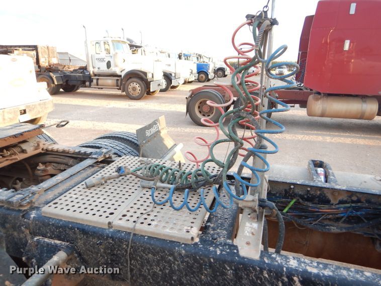 image for item DG0231 2005 Peterbilt 379 semi truck