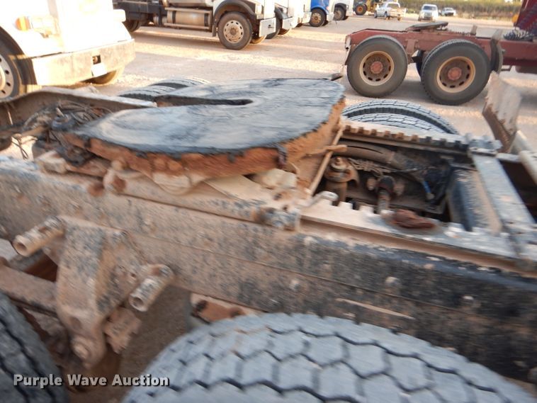 image for item DG0231 2005 Peterbilt 379 semi truck