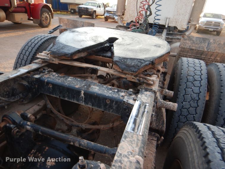 image for item DG0231 2005 Peterbilt 379 semi truck