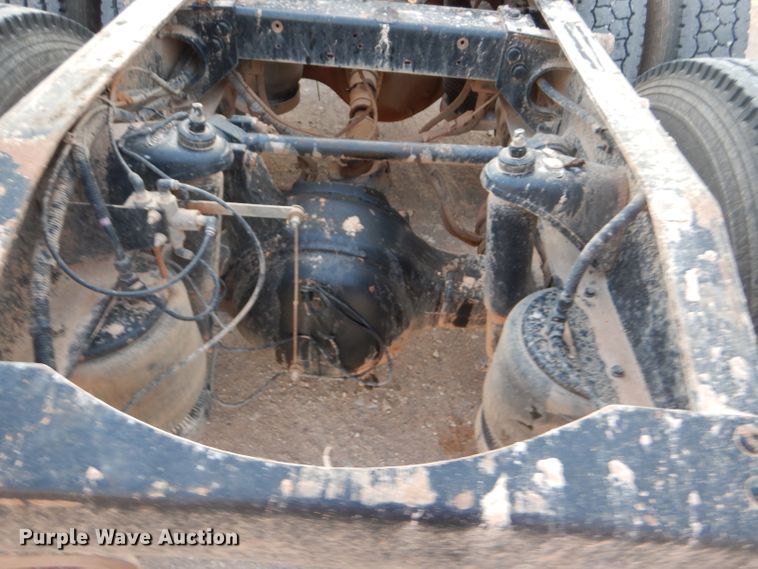 image for item DG0231 2005 Peterbilt 379 semi truck