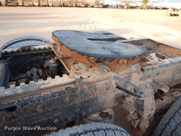 image for item DG0231 2005 Peterbilt 379 semi truck