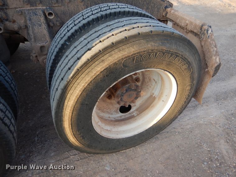 image for item DG0231 2005 Peterbilt 379 semi truck