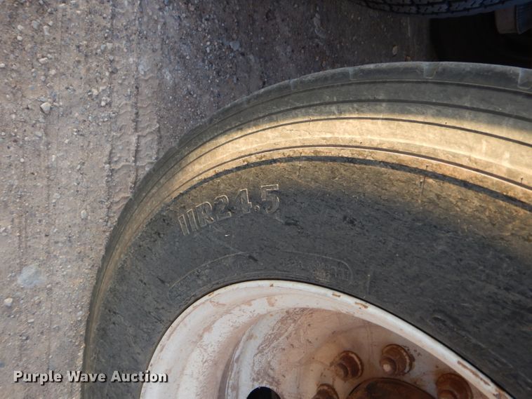 image for item DG0231 2005 Peterbilt 379 semi truck