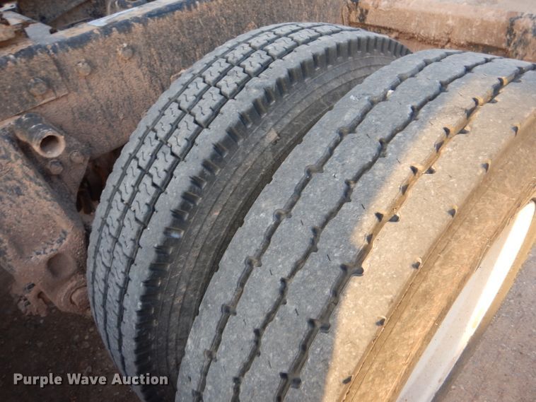 image for item DG0231 2005 Peterbilt 379 semi truck