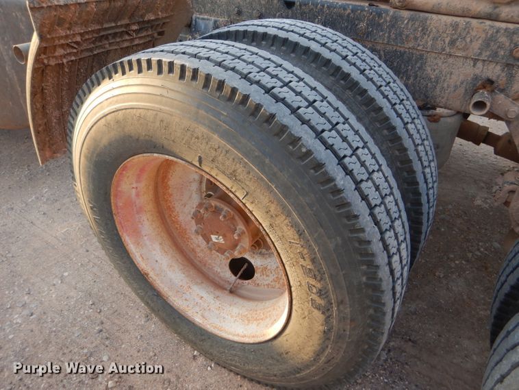 image for item DG0231 2005 Peterbilt 379 semi truck