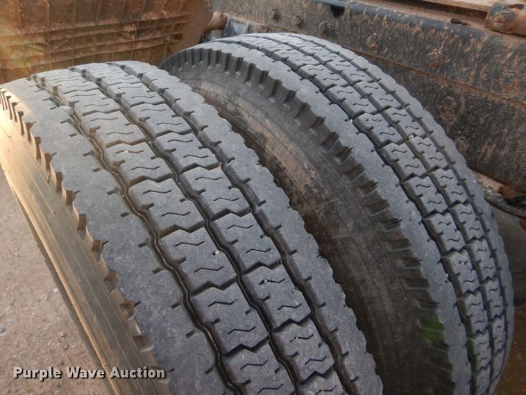 image for item DG0231 2005 Peterbilt 379 semi truck