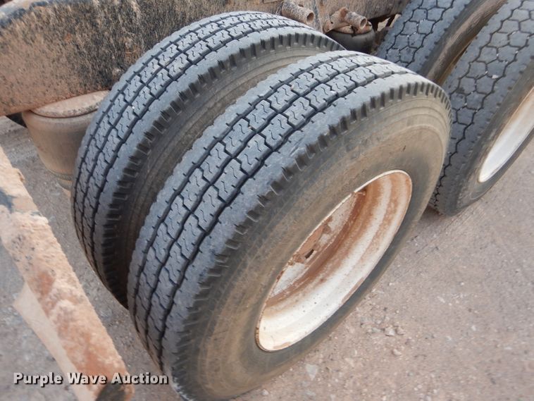 image for item DG0231 2005 Peterbilt 379 semi truck