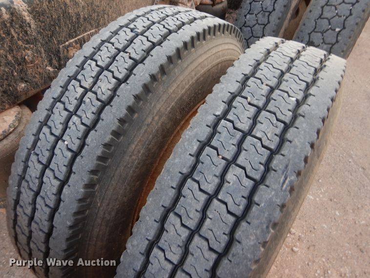 image for item DG0231 2005 Peterbilt 379 semi truck