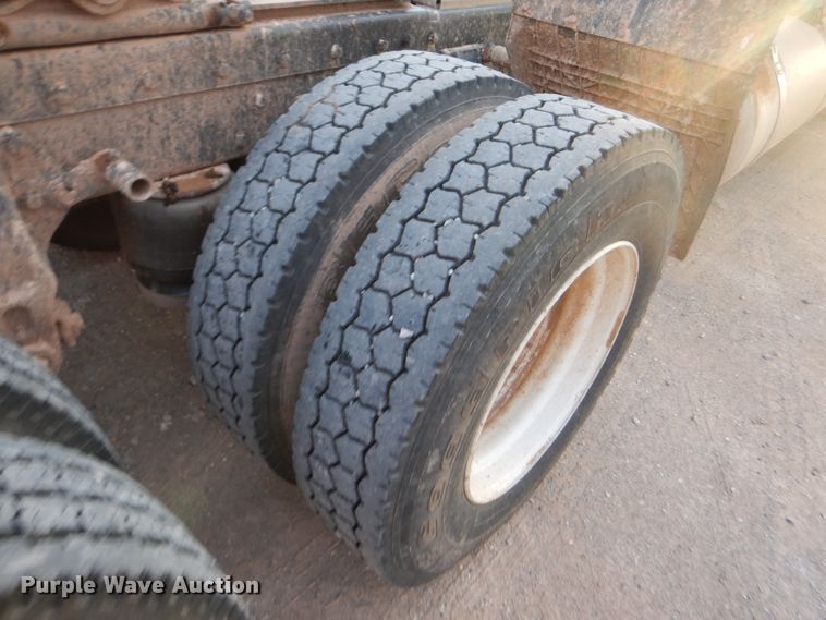 image for item DG0231 2005 Peterbilt 379 semi truck