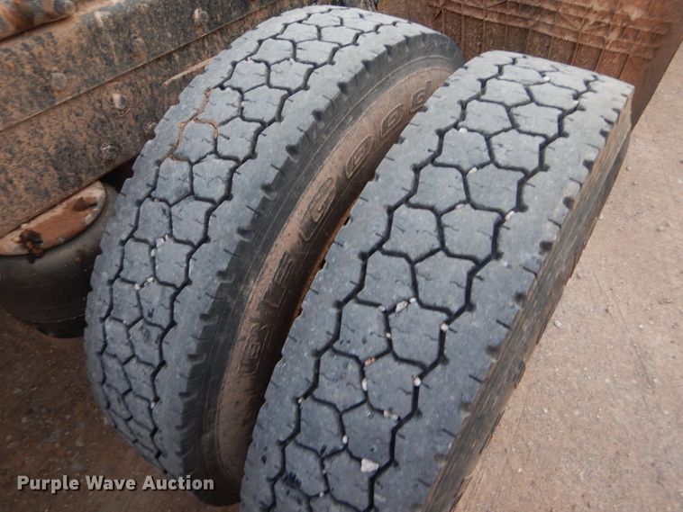 image for item DG0231 2005 Peterbilt 379 semi truck