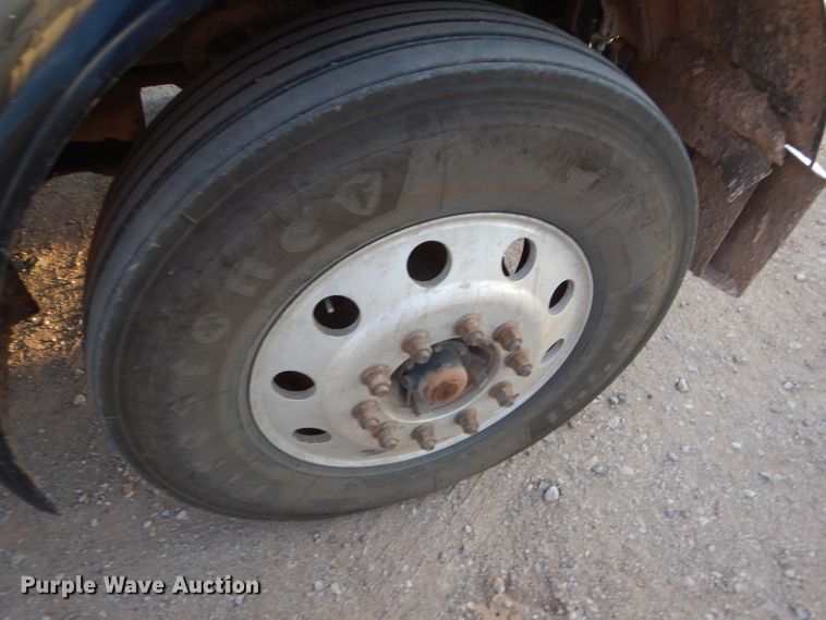 image for item DG0231 2005 Peterbilt 379 semi truck